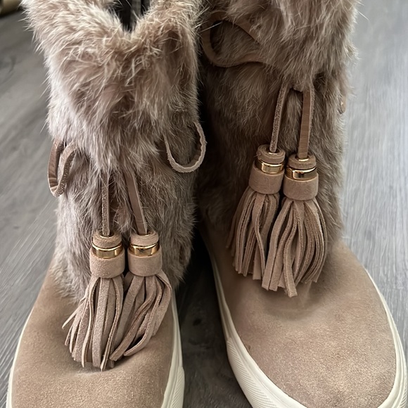 Tory Burch fur shoes. Size 6M - Picture 2 of 8